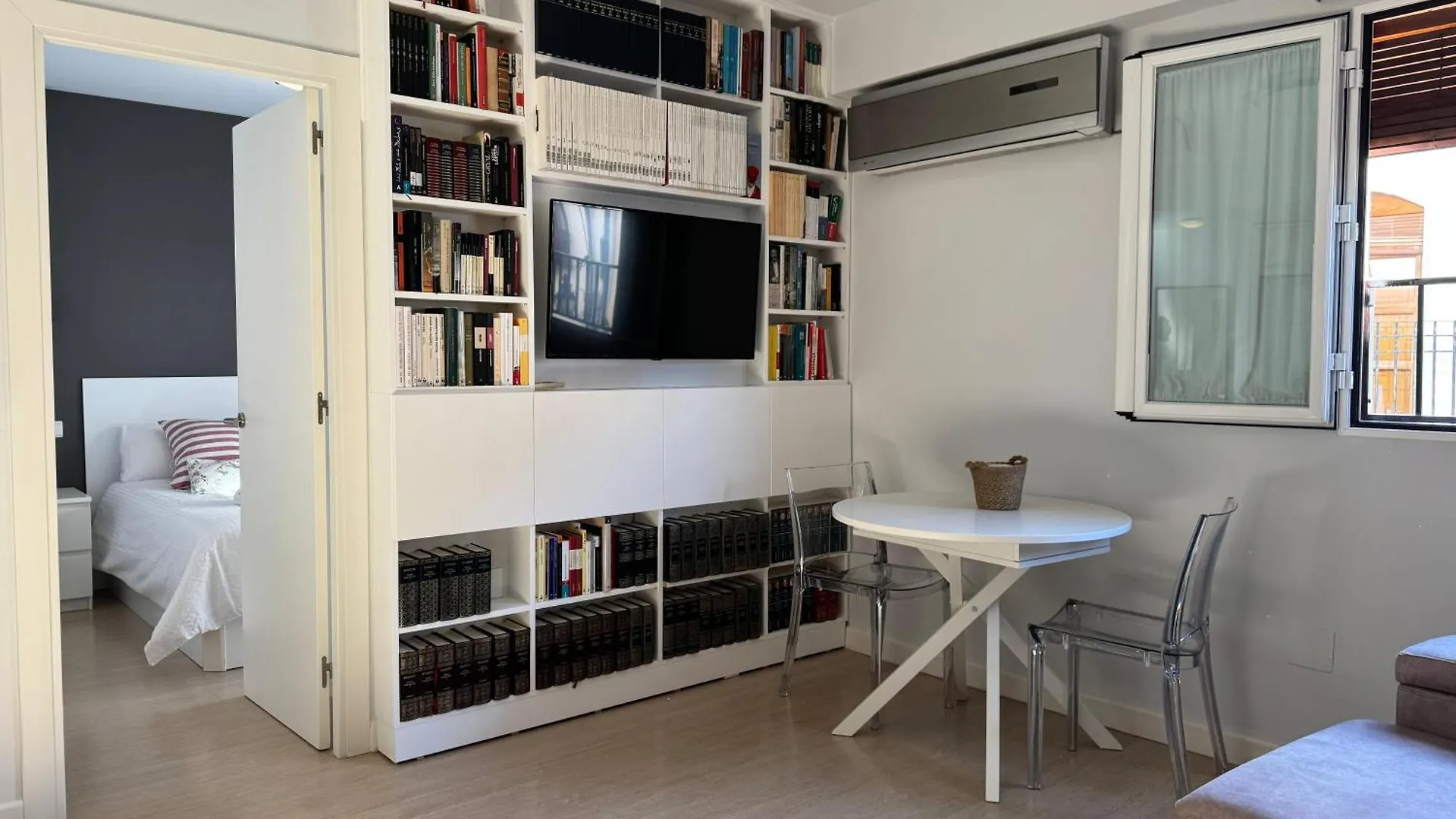 Apartment Apartamento San Basilio Bookish Place Cordoba Spain